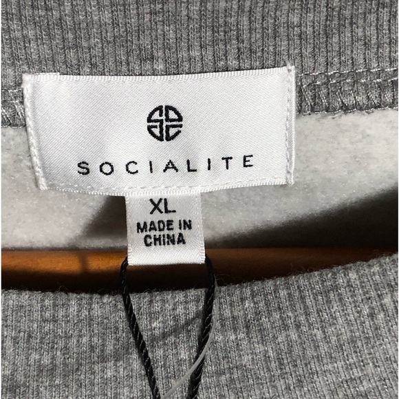Nordstrom SOCIALITE Gray Cropped NWT Sweatshirt🌷🌷 - Picture 2 of 5